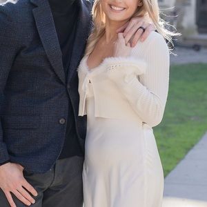 White urban outfitter cropped sweater w faux fur trim